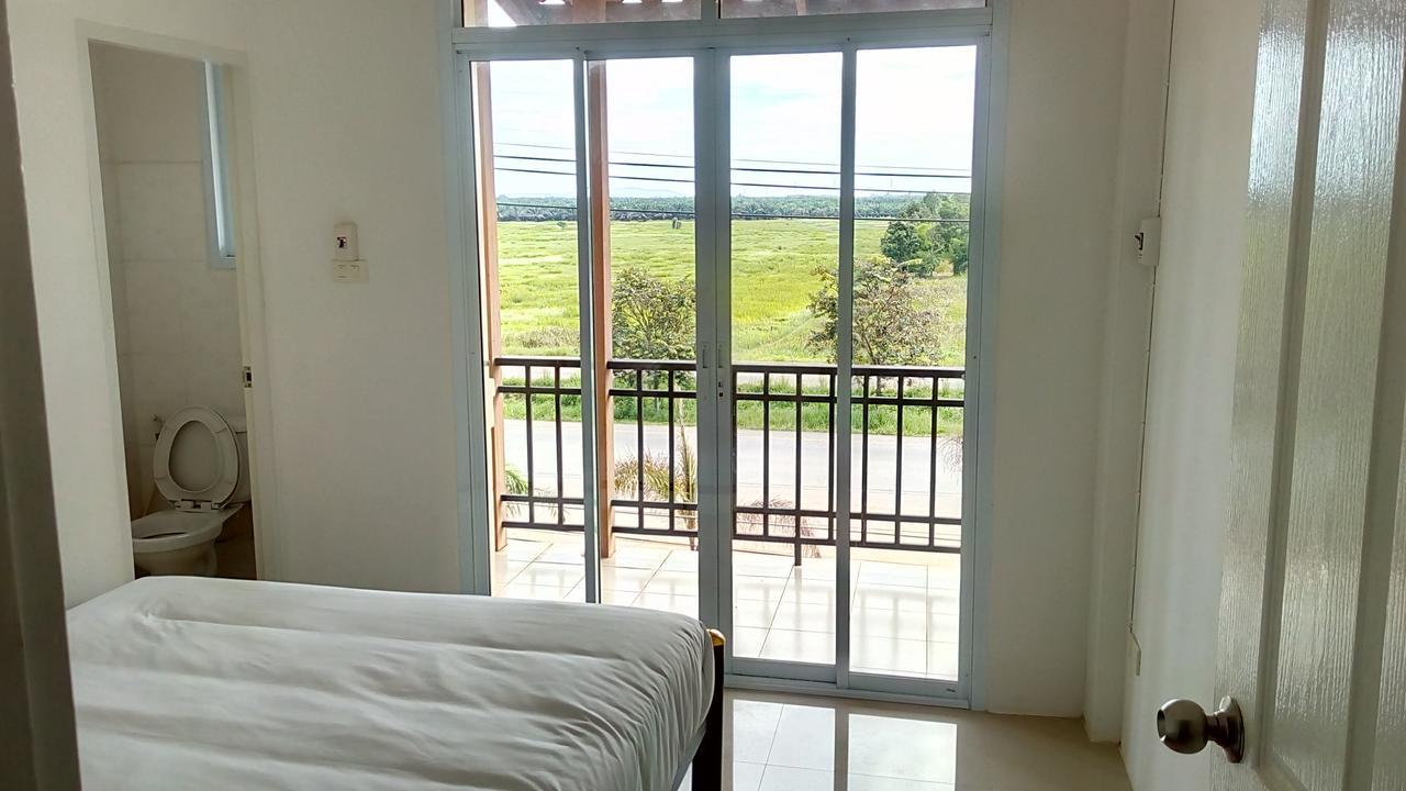 Suratthani Airport Mini Hotel Сурат Тхани Екстериор снимка