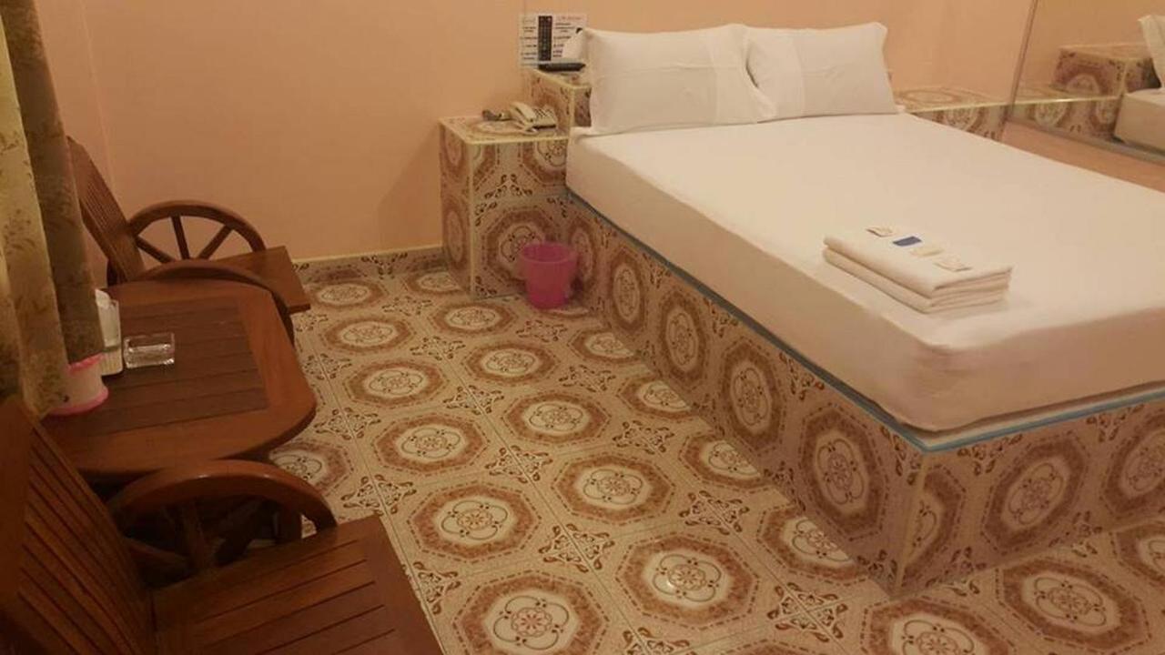 Suratthani Airport Mini Hotel Сурат Тхани Екстериор снимка